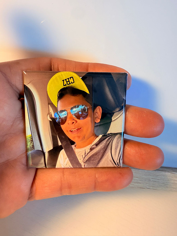9 Personalized photo magnets in square 2x2