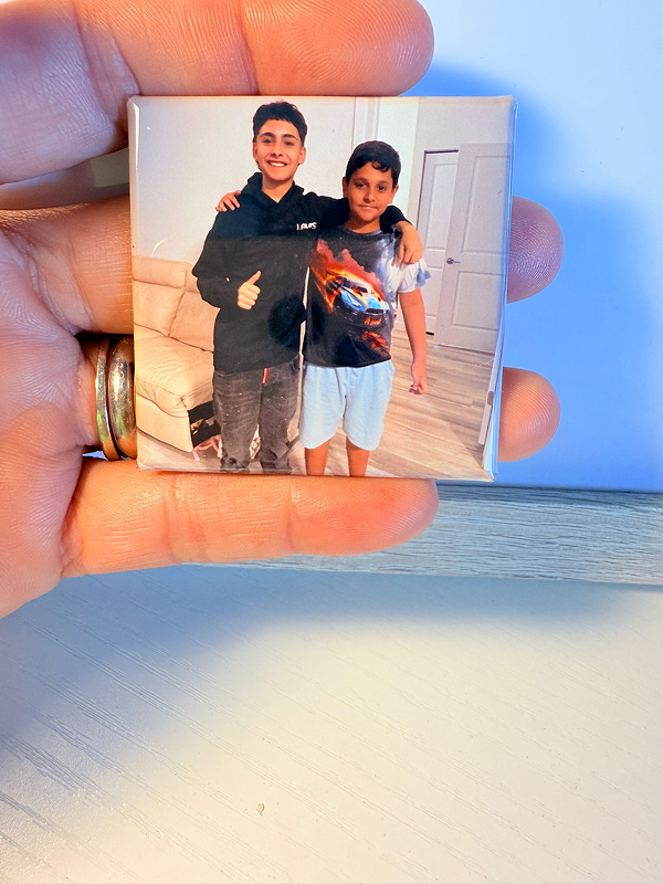 9 Personalized photo magnets in square 2x2