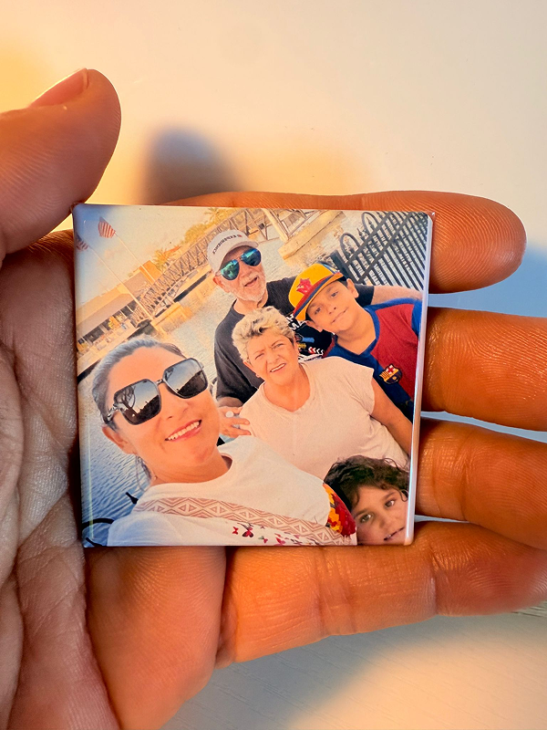 9 Personalized photo magnets in square 2x2