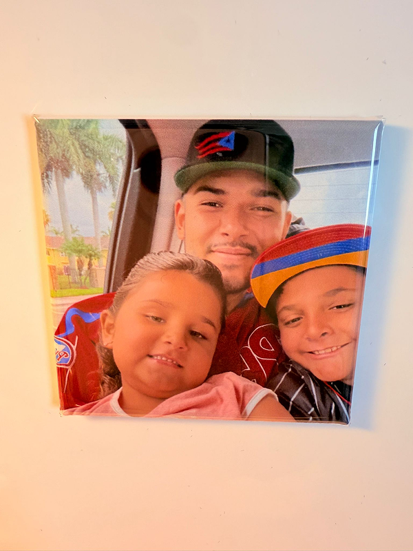 9 Personalized photo magnets in square 2x2