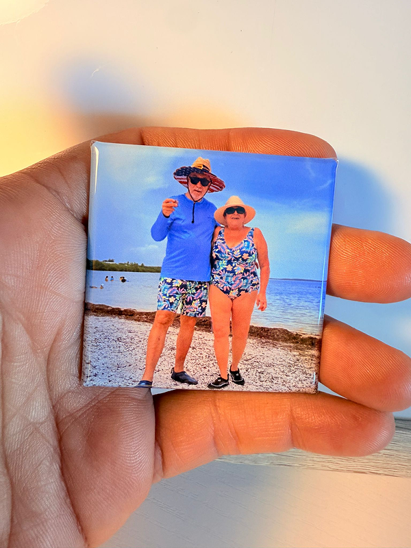 9 Personalized photo magnets in square 2x2