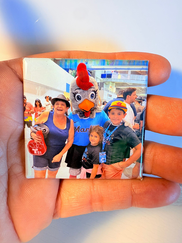 9 Personalized photo magnets in square 2x2