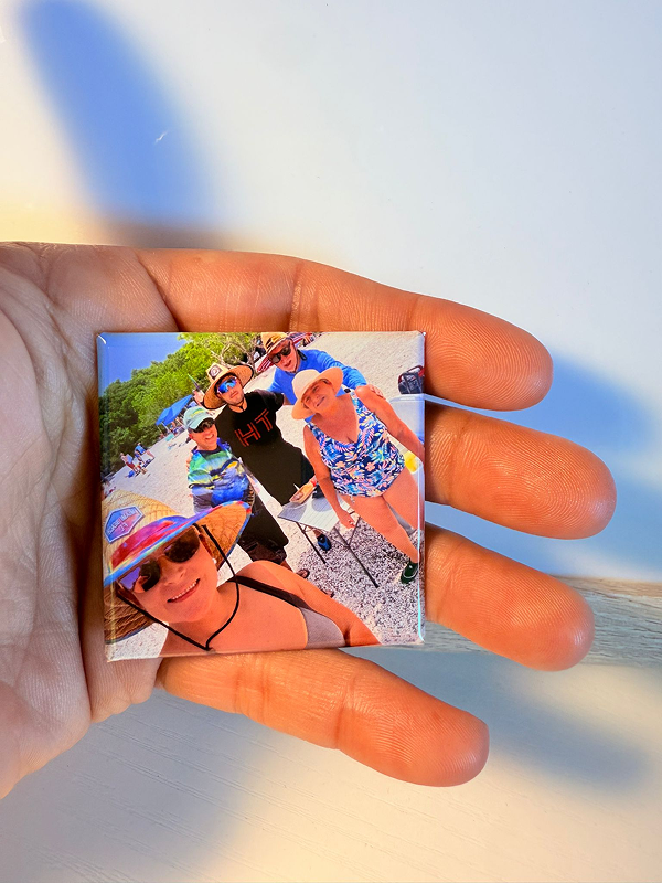 9 Personalized photo magnets in square 2x2