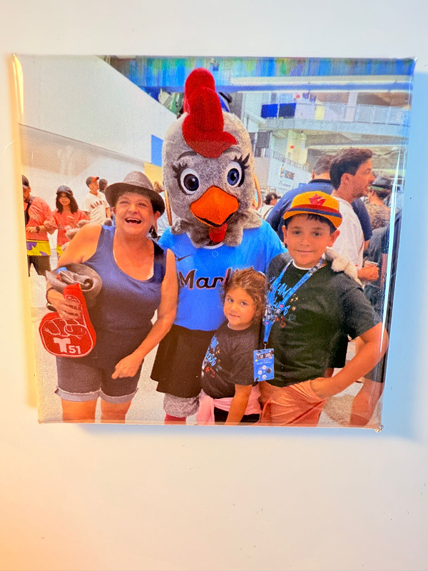 9 Personalized photo magnets in square 2x2