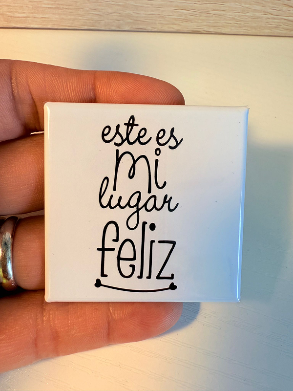 9 Personalized photo magnets in square 2x2