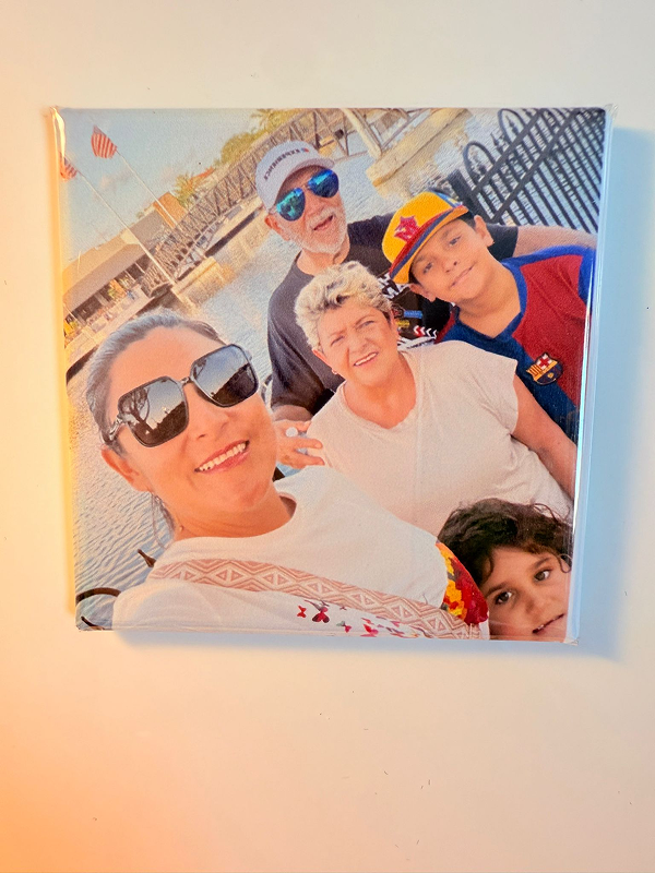 9 Personalized photo magnets in square 2x2